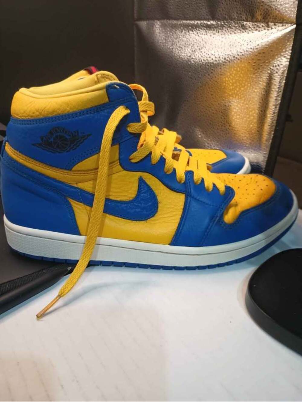Air Jordan 1 Retro High OG 'Reverse Laney' - Picture 3 of 7